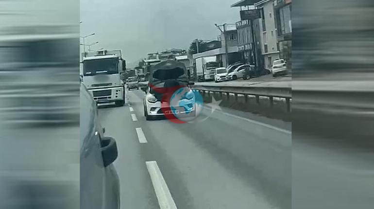 Trafikte şaşkına çeviren olay Görenler gözlerine inanamadı