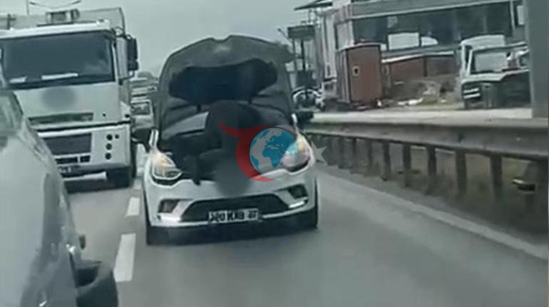 Trafikte şaşkına çeviren olay Görenler gözlerine inanamadı