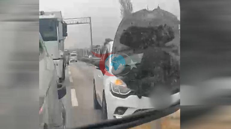 Trafikte şaşkına çeviren olay Görenler gözlerine inanamadı