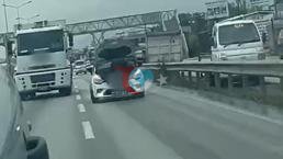 Trafikte şaşkına çeviren olay! Görenler gözlerine inanamadı