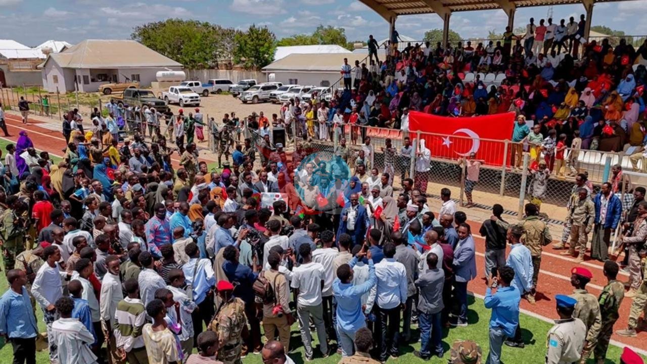 Somali'de Türkiye'ye Vefa Rüzgarı: Kabile Liderleri ve Halk Türk Bayraklarıyla Sokaklara Döküldü