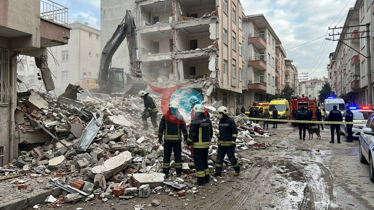 Küçükçekmece'de Kentsel Dönüşüm Faciası: Yıkım Yapılan 6 Katlı Bina Çöktü!