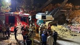 Son dakika! Küçükçekmece'de yıkım yapılan 6 katlı bina çöktü: Ekipler olay yerinde