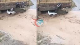 Sel sularına kapıldılar! Köylüler otomobilden böyle kurtardı