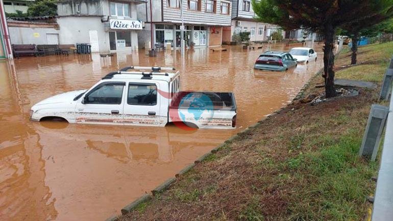 Üç kenti sağanak vurdu, bilanço ağır İşte bölgeden görüntüler