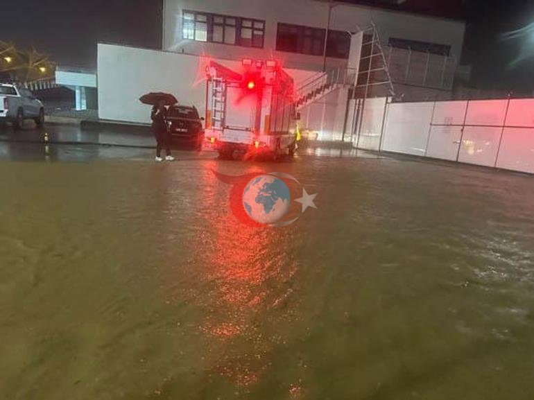 Üç kenti sağanak vurdu, bilanço ağır İşte bölgeden görüntüler