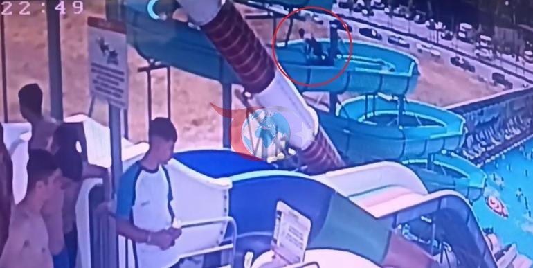 Aquaparkta kaydırakta feci ölüm Görüntüler ortaya çıktı: Kayanlar peş peşe atlamaya başladı