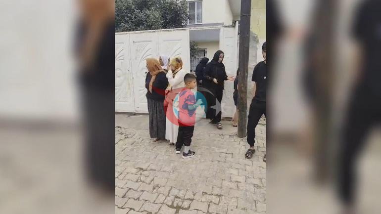 Үйге 4 адам кіріп, үй иесін пышақтап, орындыққа байлап тастады. Ол алтынмен бірге жоғалып кетті. 