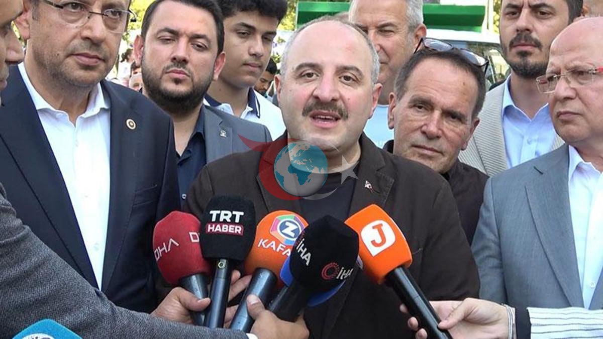 Mustafa Varank’tan CHP Lideri Özgür Özel’e Sert Eleştiriler: "Sahnede Figüran Olmayınca Gerçek Yüzleri Ortaya Çıkıyor"