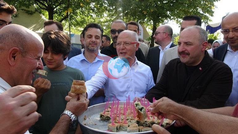 Varank, Bursa Uluslararası Gastronomi Festivali’nde börek dağıttı