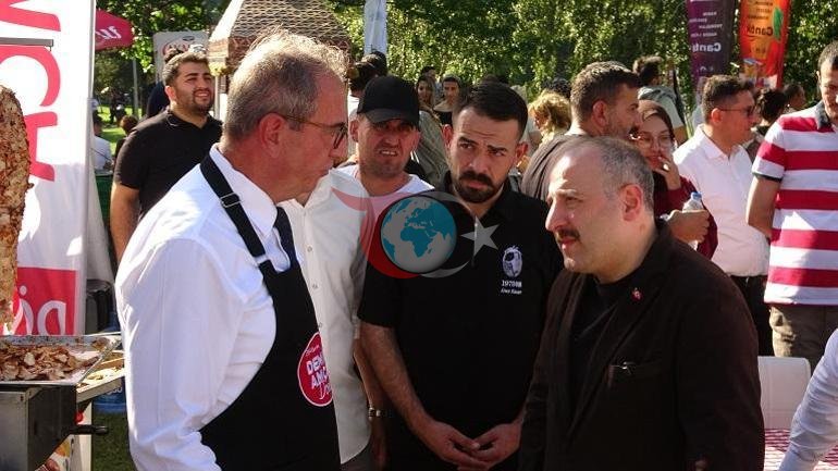 Varank, Bursa Uluslararası Gastronomi Festivali’nde börek dağıttı