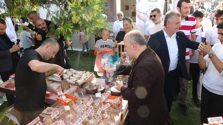 Varank, Bursa Uluslararası Gastronomi Festivali’nde börek dağıttı