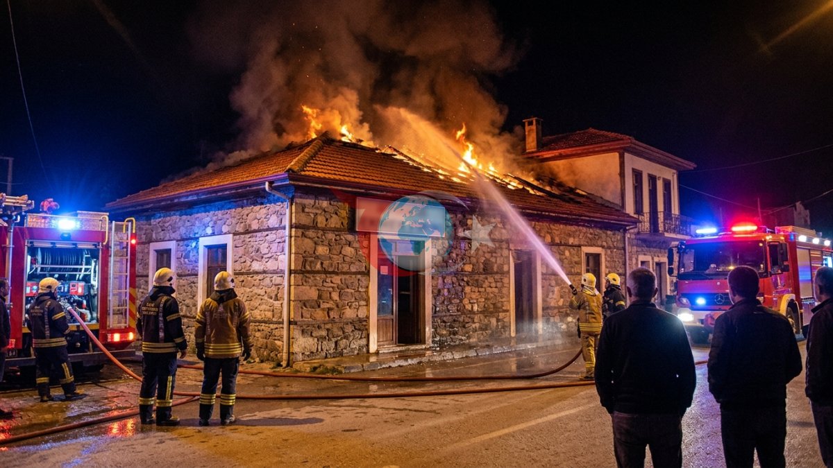 İzmir Ödəmişdə qorxunc soba yanğını: Baca təmizliyi zamanı alov damı bürüdü