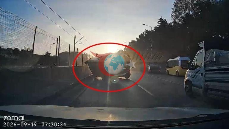 Bursa’da korkutan kaza kamerada Kamyonet çarptı, hafif ticari araç otomobilin üzerine devrildi