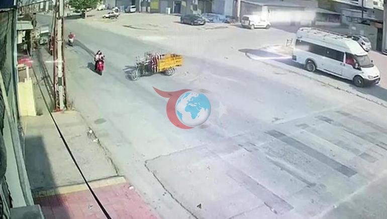 Adana’da anne ve 2 çocuğu ölümden döndü Ehliyetsiz sürücü dehşeti kamerada: Tehdit iddiası