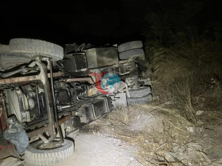 Bursa’da iş makinesi devrildi Sürücü araçta sıkıştı