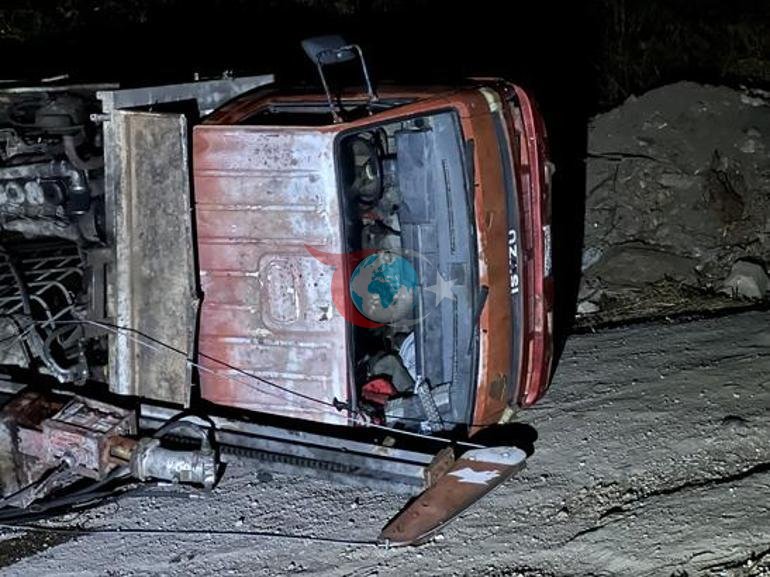 Bursa’da iş makinesi devrildi Sürücü araçta sıkıştı