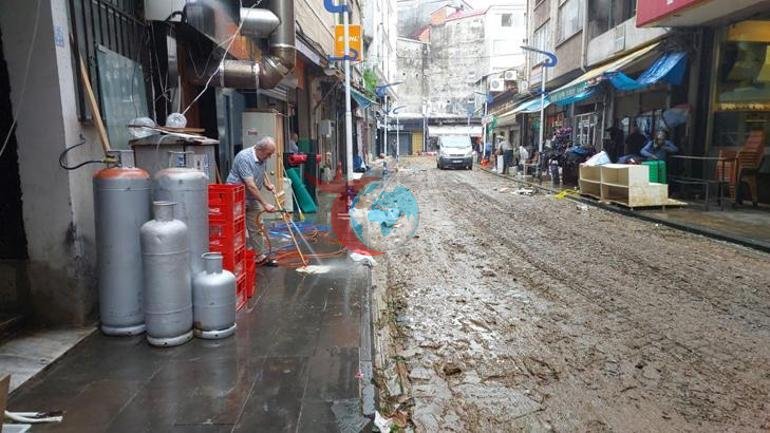 Rizedə daşqından sonra həyəcanlı mənzərə. 40 nöqtədə tədbirlər görüldü: Yardımlar Bazar ertəsi günü başlayır. width=
