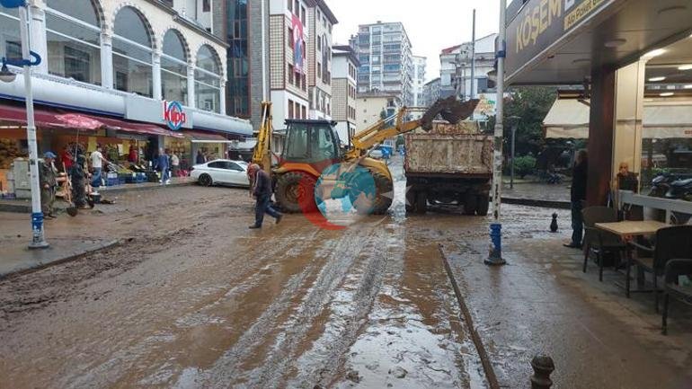 Rizedə daşqından sonra həyəcan verici görüntü. 40 nöqtədə tədbirlər görüldü: Yardımlar bazar ertəsi başlayır
