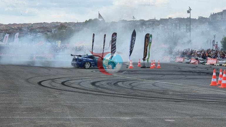 Tekirdağda drift festivalı nəfəs kəsdi. 120 xüsusi vasitə parketə çıxdı, yeri tüstü basdı.