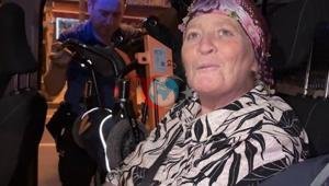 Tramvayı kaçıran anne ve engelli oğluna polisten yardım eli