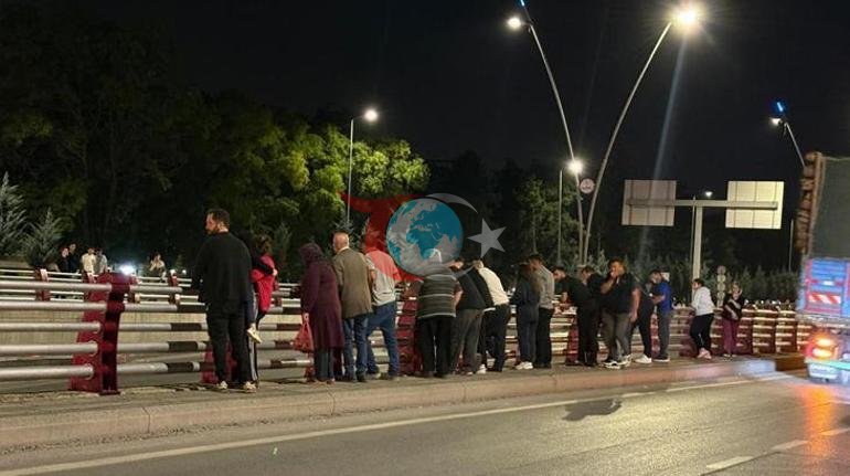 Kayseride 3 otomobilin birbirine girdi 2 yaralı