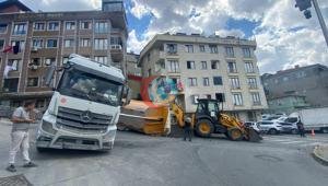 Kağıthane’de korku dolu anlar Damper havadayken bir anda yan yattı