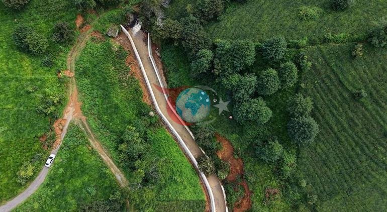 Rize’de selin ardından hayat normale dönüyor Çamurun içinde çay hasadı