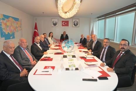 Bakan Ersoy, Alevi-Bektaşi Kültür ve Cemevi Başkanlığının ilk toplantısına başkanlık etti