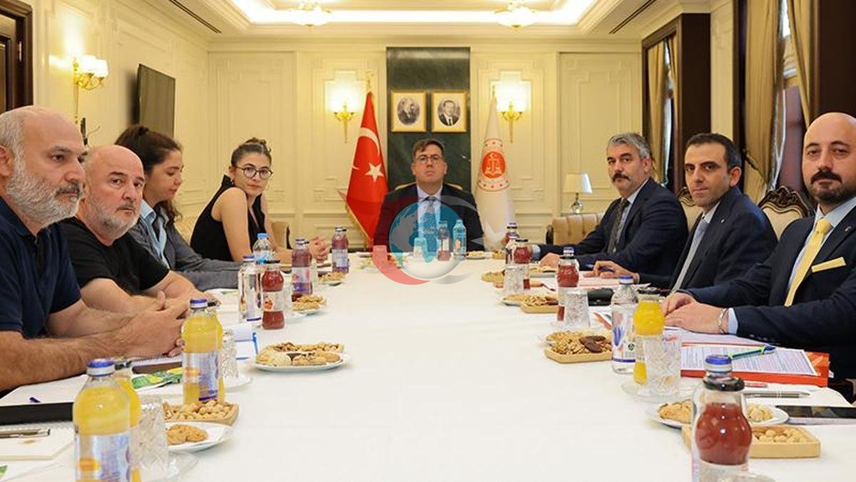 Adalet Bakanlığı'ndan Deprem Davaları İçin Kritik Adım: Bakan Yardımcısı Tuncay Ailelerle Buluştu