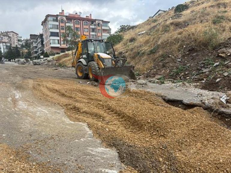 Ankara’da sel sonrası facia Yol yarıldı 20 araç çukura düştü