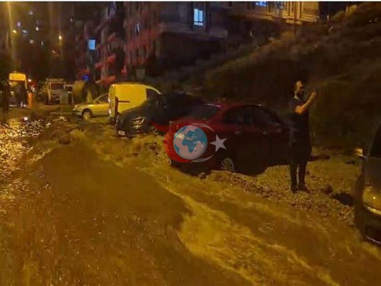 Ankara’da sel sonrası facia Yol yarıldı 20 araç çukura düştü