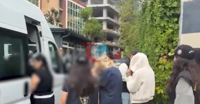 Стамбулдағы массаж салондарындағы жезөкшелік операциясы Массаждық жарнама әдісі