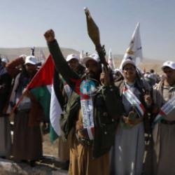 Husiler Suudi Arabistan'ın başkentine balistik füzelerle saldırdı
