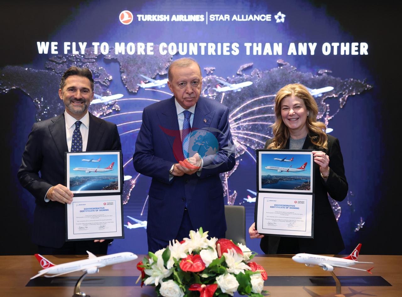 Taýyp Erdogan (ortada), Murat Şeker (çepde), Stefani Papa (sagda)