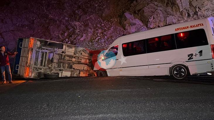 Giresun'da Korkutan Trafik Kazası: Minibüs ile Kamyonet Çarpıştı, 23 Yaralı Var