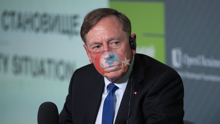 Eski CIA Direktörü Petraeus Ölümden Döndü: Rusya, Boris Johnson'ı Taşıyan Trenin Geçişinden Hemen Sonra Vurdu
