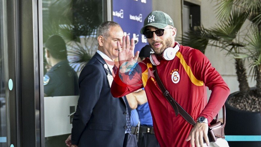 Galatasaray, Sporting Lizbon Deplasmanı İçin Portekiz'e Uçtu: Kamp Kadrosu Açıklandı