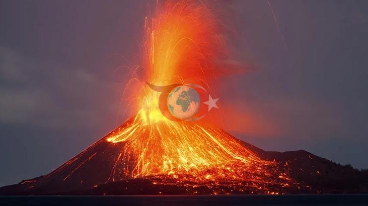 Endonezya'da Anak Krakatau Yanardağı Patladı: 3. Seviye Alarm Verildi