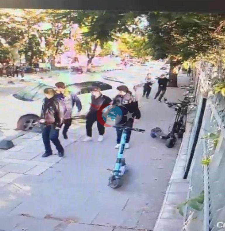 Üsküdarda məktəbin qarşısında dəhşətli qəza. Avtomobil səkiyə çıxıb və 4 şagirdi vurub