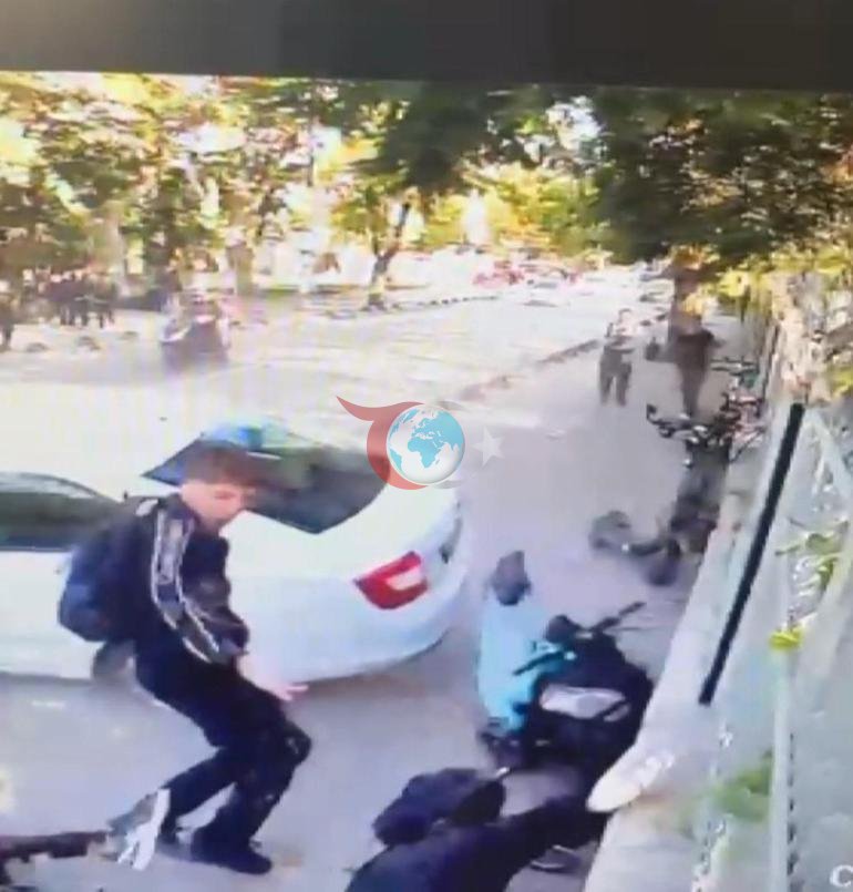 Üsküdarda məktəbin qarşısında dəhşətli qəza baş verib. Avtomobil səkiyə çıxıb və 4 sinif şagirdini vurub
