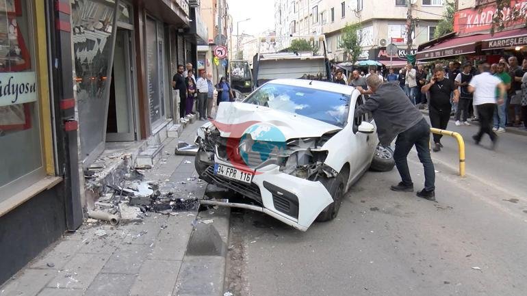 Байрампашадагы үрөй учурган кырсык унаа тротуарда 4 адамды сүзүп, чач тарачтын классына кирип кетти