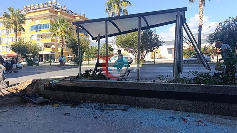 Alanyada dəhşətli qəza Dayanacaqda əvvəlcə piyada, daha sonra ər və arvad vurdu