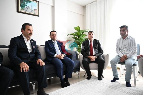 Bakan Gürlek, şehit Faik Yüce’nin ailesini ziyaret etti