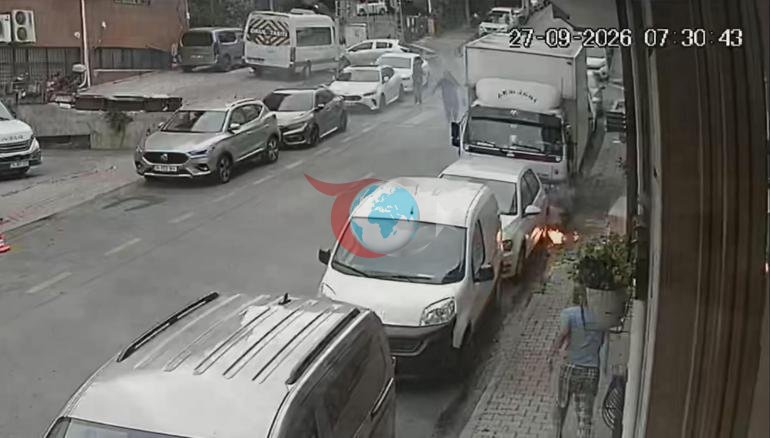 İstanbulda yer altındaki kablolar alev aldı Aracını son anda kurtardı