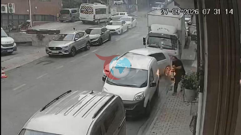 İstanbulda yer altındaki kablolar alev aldı Aracını son anda kurtardı