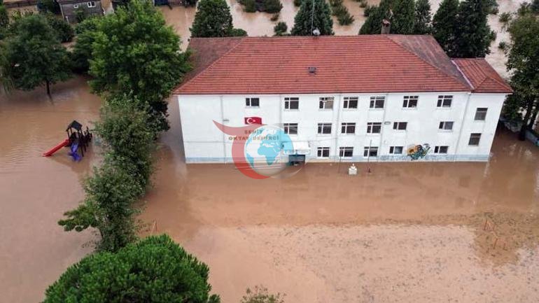 İki gün durmadan yağan yağmur felakete dönüştü Bir ilçe sular altında