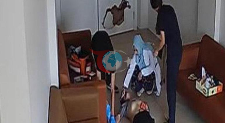 Bakım merkezinde kan donduran olay Arkadaşının gözlerine parmaklarını sokarak kanattı