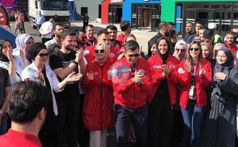 Selçuk Bayraktar, Şanlıurfa’da türküyle karşılandı