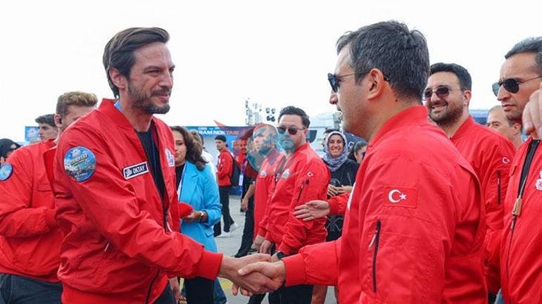 Şanlıurfada TEKNOFEST coşkusu Selçuk Bayraktar Demirören Medya standını ziyaret etti